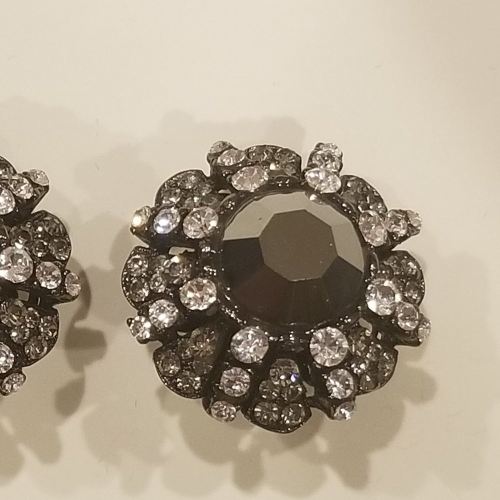RARE VINTAGE JOSE & MARIA BARRERA FLORAL BLACK ROUND CLUSTER Crystal Earrings
